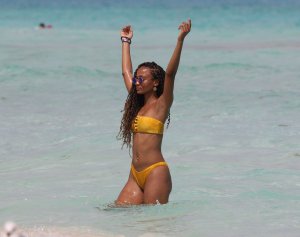 Roxanne Didier Sexy TheFappeningBlog.com 3.jpg