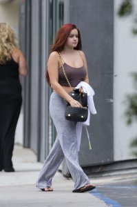 Ariel Winter Pokies Pics 2.jpg