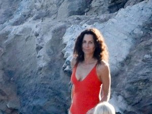 Minnie Driver Sexy TheFappeningBlog.com 7.jpg