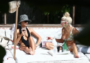 Emily Ratajkowski Sexy TheFappeningBlog.com 7.jpg