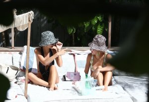 Emily Ratajkowski Sexy TheFappeningBlog.com 13.jpg