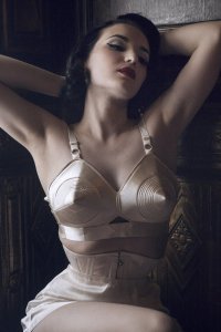 Clea De Velours Nude TheFappeningBlog.com 1.jpg