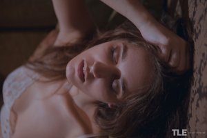 Emily Nude - Contact 1 TheFappeningBlog.com 6.jpg