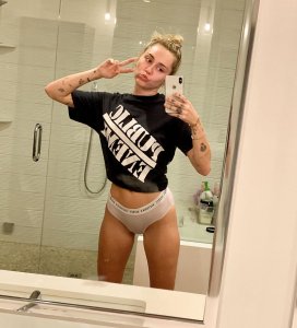 Miley Cyrus Panties TheFappeningBlog.com 6.jpg