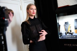 Toni Garrn See Through 6.jpg