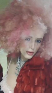 Bella Throne Sexy Wig nad Cleavage TheFappeningBlog.com 1.jpg