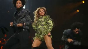 Beyoncé Upskirt & Pussy Slips TheFappeningBlog.com 12.jpg