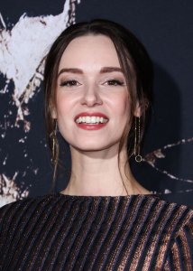 Alex Essoe Sexy TheFappeningBlog.com 2.jpg