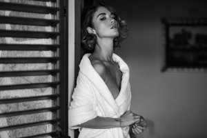 Viktoria Yarova  Nude TheFappeningBlog.com 3.jpg