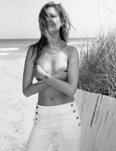 Elisabeth Erm Sexy Topless 4.jpg