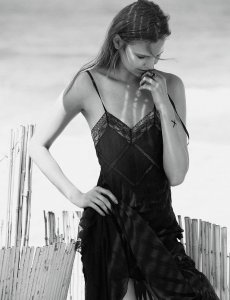 Elisabeth Erm Sexy Topless 10.jpg