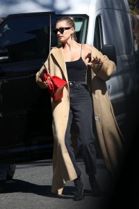Hailey Bieber Braless Sexy TheFappeningBlog.com 7.jpg