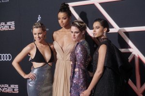 Elizabeth Banks Sexy TheFappeningBlog.com 55.jpg