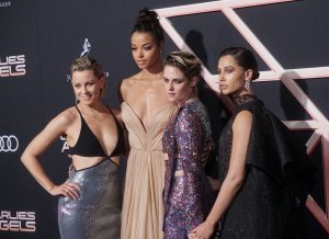 Elizabeth Banks Sexy TheFappeningBlog.com 63.jpg