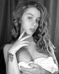 Ffion Holly James Nude & Sexy TheFappeningBlog.com 2.jpg