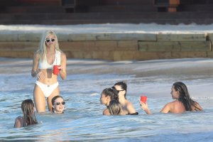 Devon Windsor, Hannah Ferguson, Shanina Shaik Sexy TheFappeningBlog.com 42.jpg