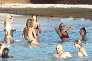 Devon Windsor, Hannah Ferguson, Shanina Shaik Sexy TheFappeningBlog.com 45.jpg