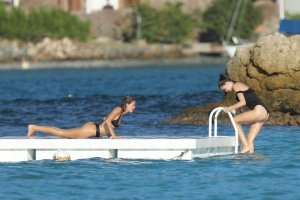 Devon Windsor, Hannah Ferguson, Shanina Shaik Sexy TheFappeningBlog.com 71.jpg