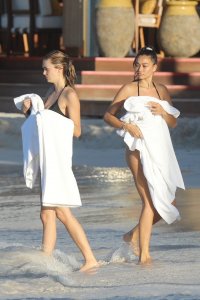 Devon Windsor, Hannah Ferguson, Shanina Shaik Sexy TheFappeningBlog.com 88.jpg