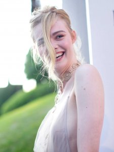 Elle Fanning Sexy 24.jpg