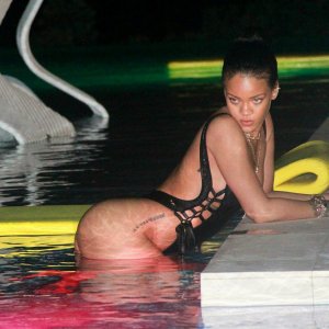 Rihanna Sexy 3.jpg