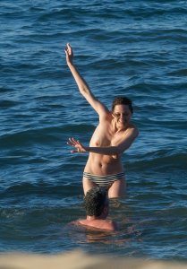 Marion Cotillard Topless 3.jpg