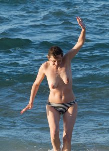Marion Cotillard Topless 4.jpg