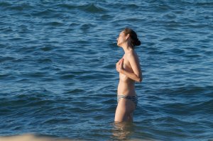 Marion Cotillard Topless 35.jpg
