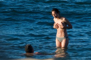 Marion Cotillard Topless 27.jpg