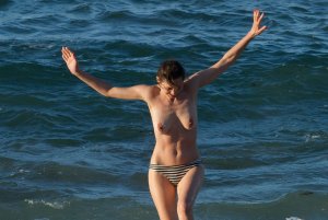 Marion Cotillard Topless 8.jpg