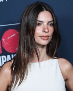 Emily Ratajkowski Sexy TheFappeningBlog.com 79.jpg