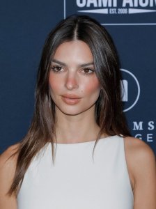 Emily Ratajkowski Sexy TheFappeningBlog.com 105.jpg