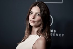 Emily Ratajkowski Sexy TheFappeningBlog.com 112.jpg