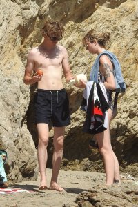 Thomas Brodie-Sangster, Gzi Wisdom  TheFappeningBlog.com 344.jpg