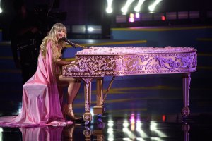 Taylor Swift Sexy Photos TheFappeningBlog.com 130.jpg