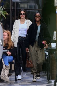 Kendall Jenner Braless TheFappeningBlog.com 3.jpg