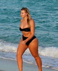 Iskra Lawrence TheFappeningBlog.com 1.jpg