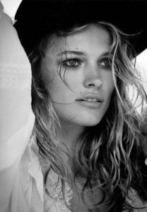 Edita Vilkeviciute Nude & Sexy 4.jpg Edita Vilkeviciute Nude & Sexy 4.jpg