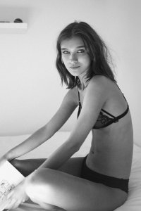 Paula Bulczynska Sexy 26.jpg