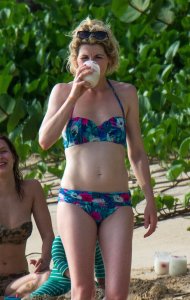 Jodie-Whittaker-in-Bikini-2017--55.jpg