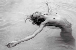 Candice Swanepoel Nude 6.jpg