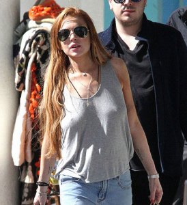 972195668_lindsay_lohan_shopping_after_court_sentencing_01_03222013123007000000_122_174lo (1).jpg