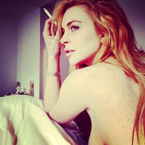 lindsay-Lohan-Topless-instagram(2) (1).jpg