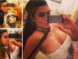 Lauren-Goodger-selfies.jpg