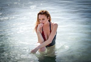 Lindsay Lohan in a Swimsuit 9.jpg