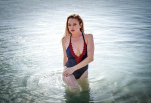 Lindsay Lohan in a Swimsuit 10.jpg