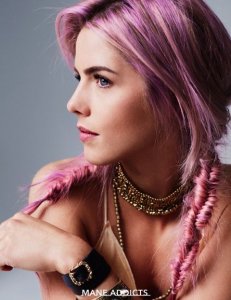 Emily Bett Rickards Sexy 4.jpg