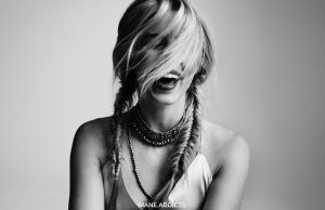 Emily Bett Rickards Sexy 2.jpg