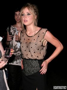 5870_diana-vickers-black-upskirt-06-435x580.jpg