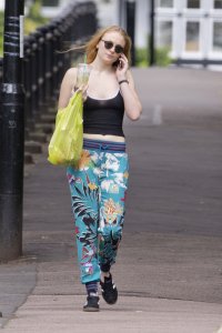 Sophie Turner Braless 8.jpg